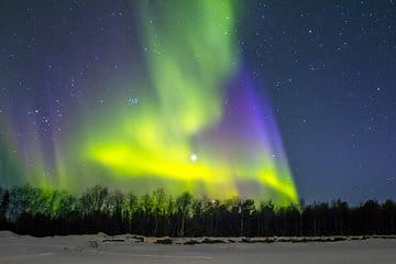 northern lights yellow green and purple